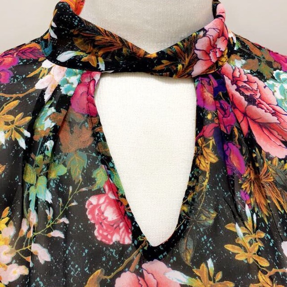 Blouses - Picture 4 of 4